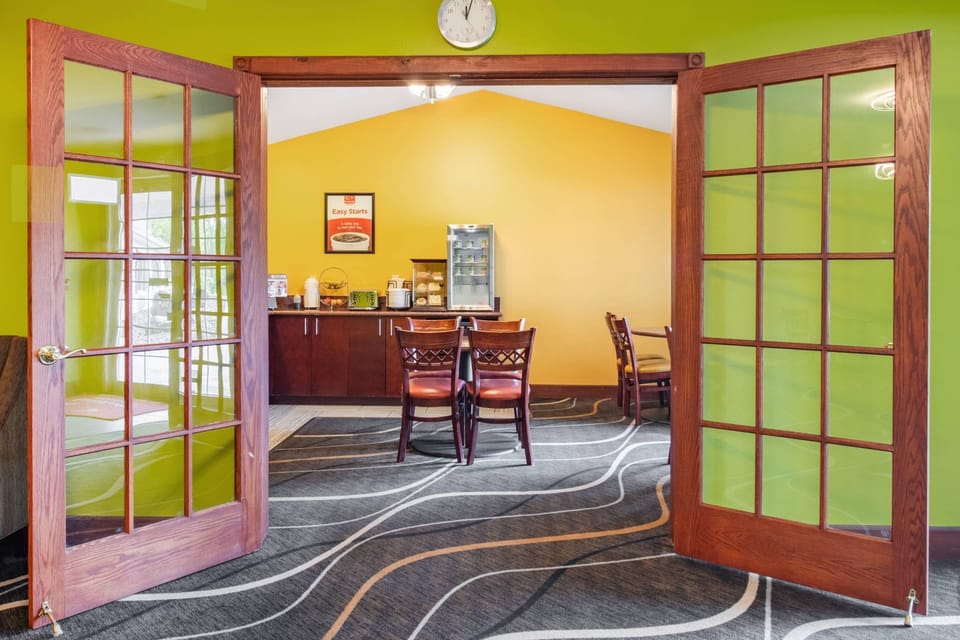 Free continental breakfast