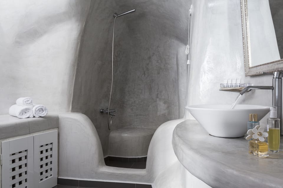 Double Room (Cave) | Bathroom shower