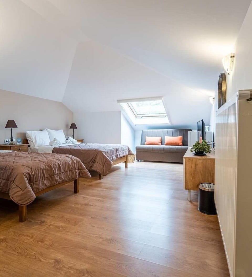 Quadruple Room, City View | Egyptian cotton sheets, premium bedding, pillowtop beds