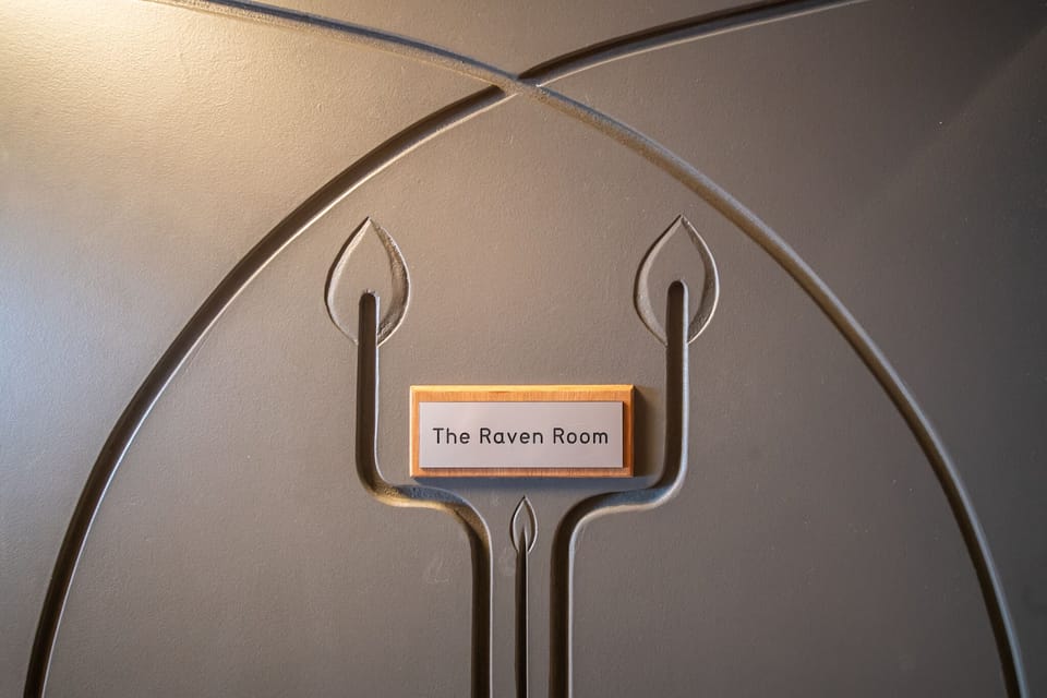 Twin Room, 2 Twin Beds, Non Smoking (Raven Room) | Individually decorated, individually furnished, desk, free WiFi