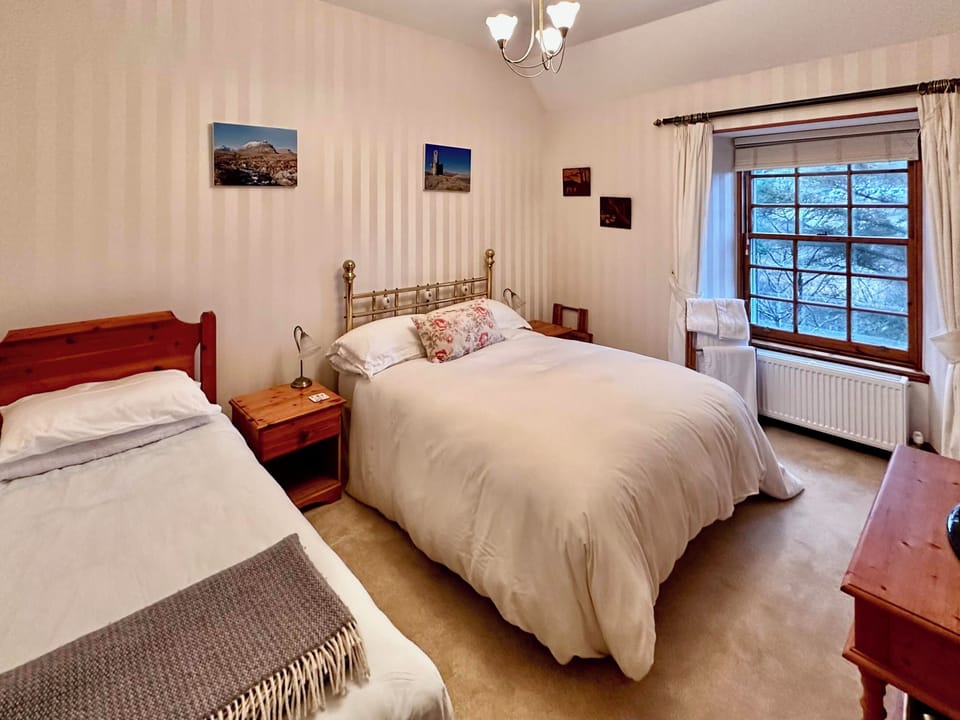 Family Double Room | Free WiFi, bed sheets