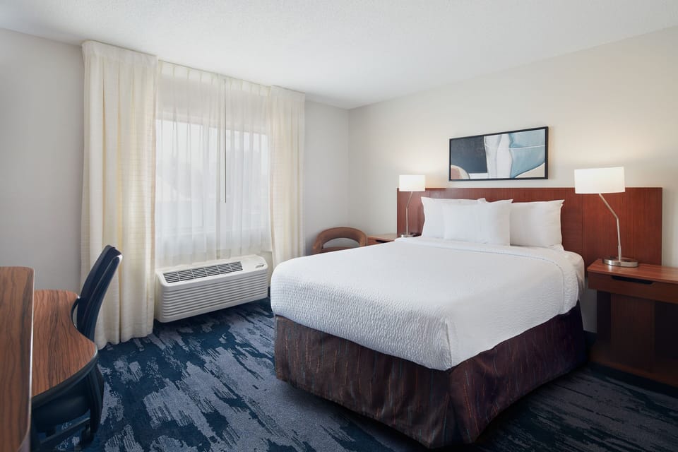 Room, 1 Double Bed | Premium bedding, desk, iron/ironing board, free cribs/infant beds