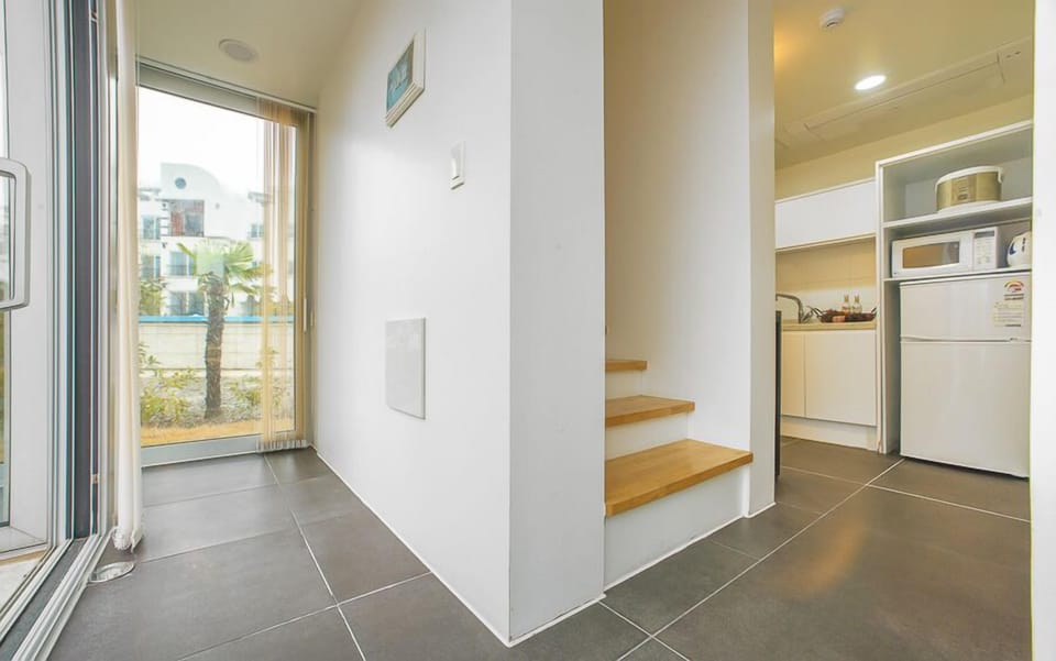 Standard Room, Hot Tub (Tub only available May-Nov) | Living area | 42-inch flat-screen TV with digital channels, TV