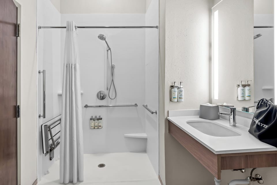 Standard Room, 1 King Bed, Pool View | In-room safe, desk, iron/ironing board, free cribs/infant beds