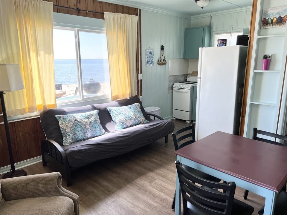 Deluxe Cottage, 2 Bedrooms, Non Smoking, Beachfront | Individually decorated, individually furnished, laptop workspace