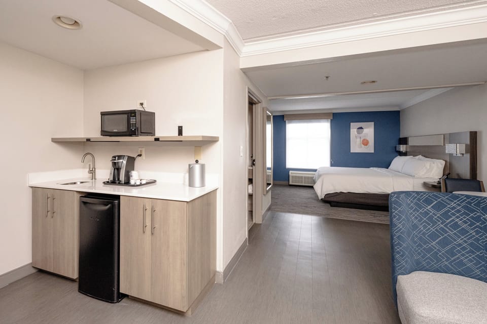 In-room safe, desk, laptop workspace, blackout drapes