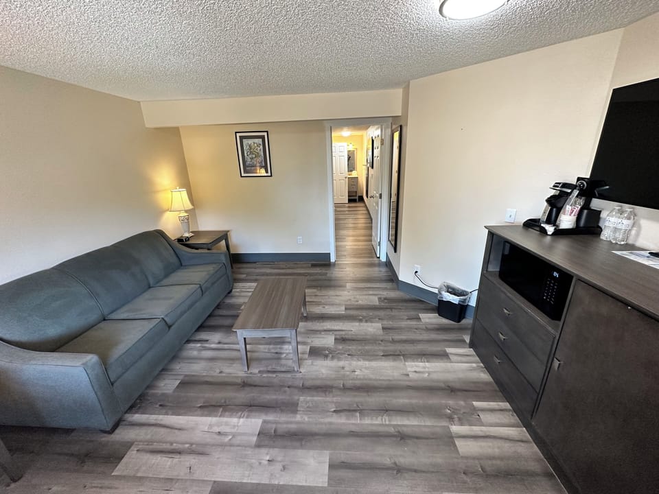 1st Mate's Quarter - One Bedroom Suite (No Pets) | Blackout drapes, free WiFi, bed sheets