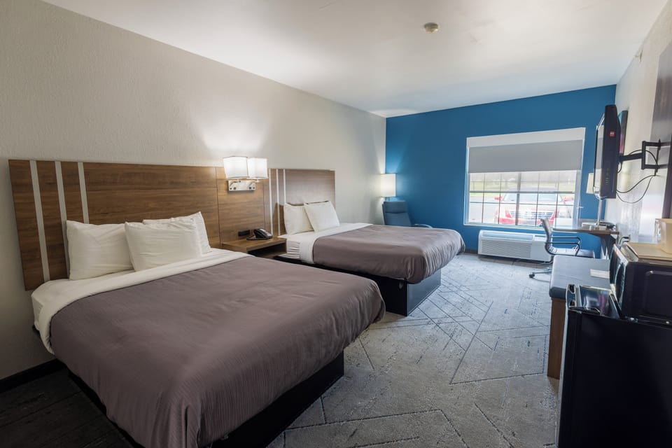 Laptop workspace, iron/ironing board, free WiFi, bed sheets