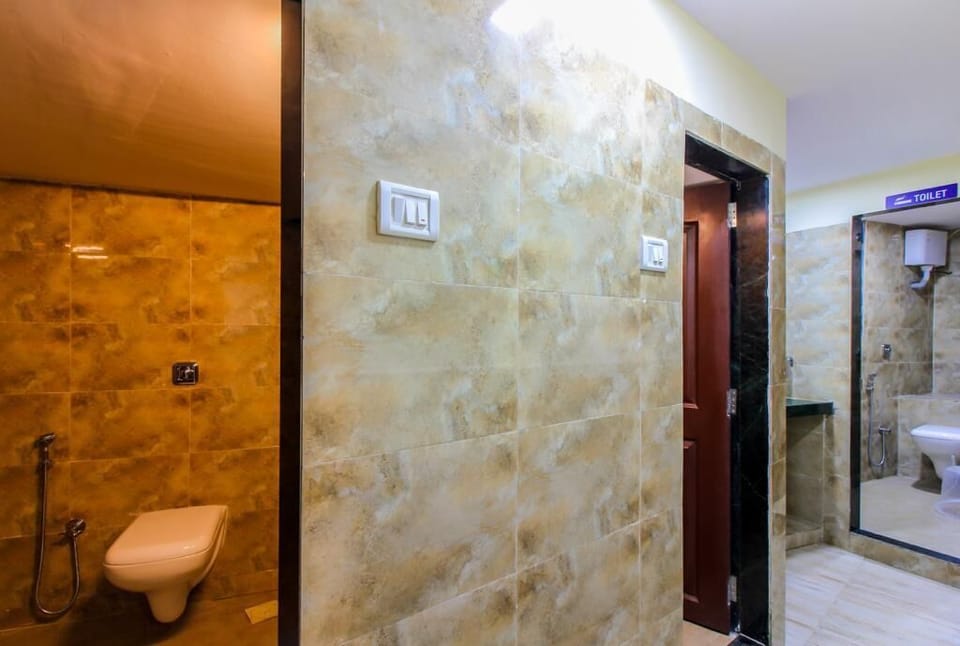Executive Shared Dormitory | Bathroom | Shower, towels