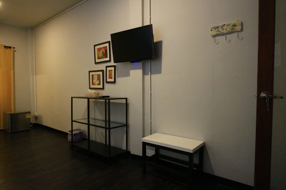Standard Room | Television