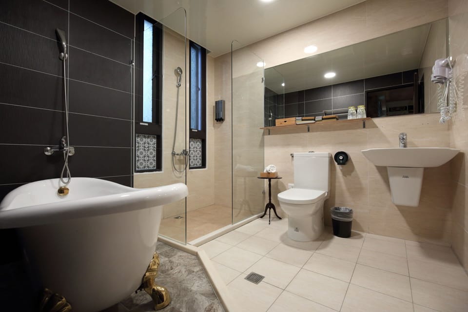 Deluxe Quadruple Room, 1 King Bed with Sofa bed, Bathtub, Garden View(No pets allowed) | Bathroom | Shower, rainfall showerhead, hair dryer, slippers