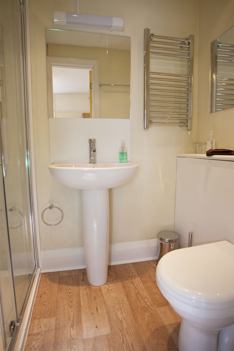 Super King Room, Ensuite, Non Smoking | Bathroom | Shower, hair dryer, towels