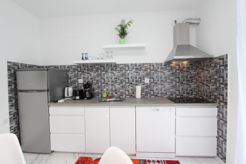 Apartment, 2 Bedrooms | Private kitchen | Fridge, microwave, stovetop, dishwasher