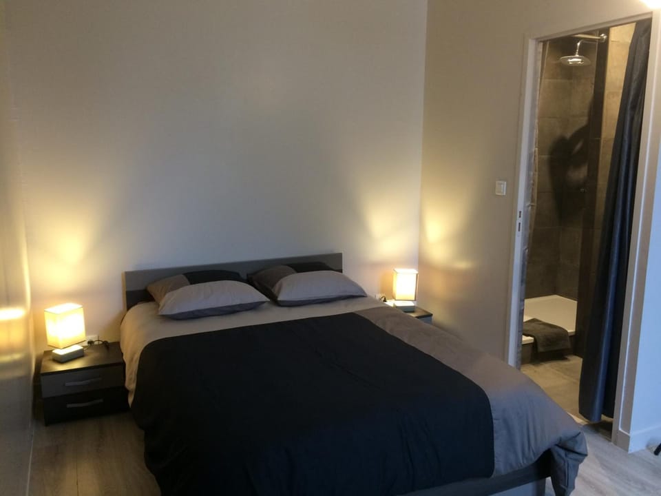 Desk, laptop workspace, free WiFi, bed sheets