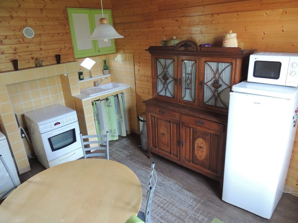 Cottage, 2 Bedrooms | Private kitchen