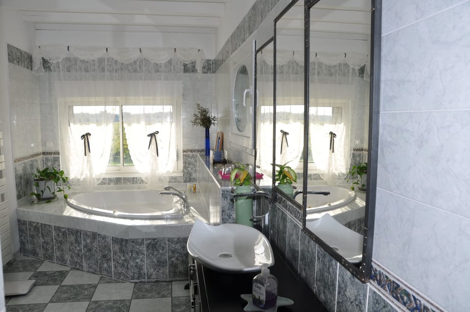 Romantic Double Room (Sweetie) | Bathroom | Free toiletries, hair dryer, bathrobes, towels