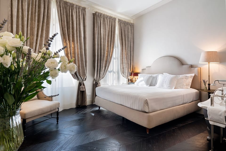 Junior Suite | In-room safe, desk, soundproofing, free WiFi
