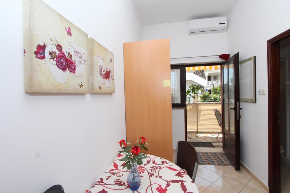 Double Room with Terrrace | Living area | 70-cm flat-screen TV with satellite channels, TV
