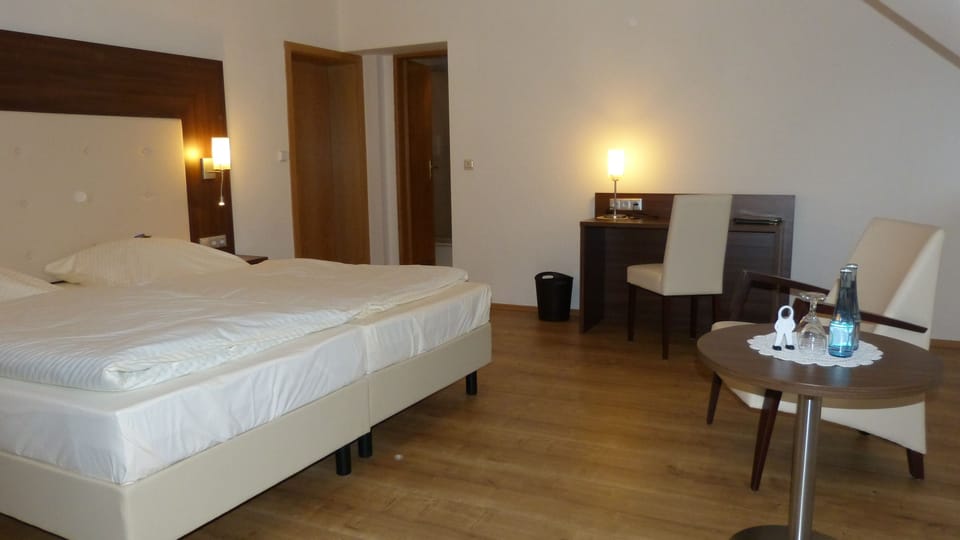Superior Double Room | Desk, blackout drapes, free WiFi