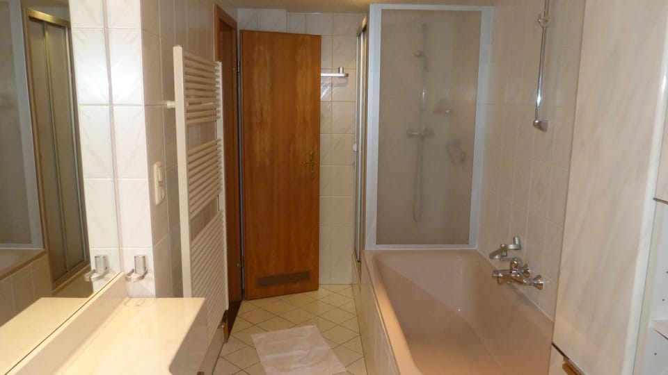 Superior Double Room | Bathroom | Shower