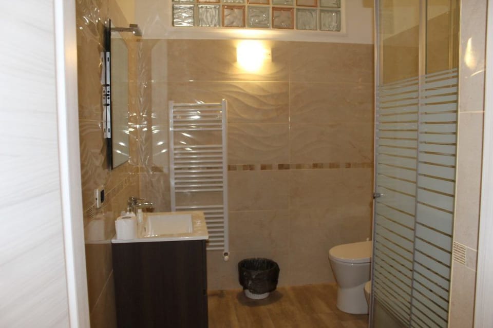 Comfort Room, Private Bathroom | Bathroom | Shower, free toiletries, hair dryer, bidet
