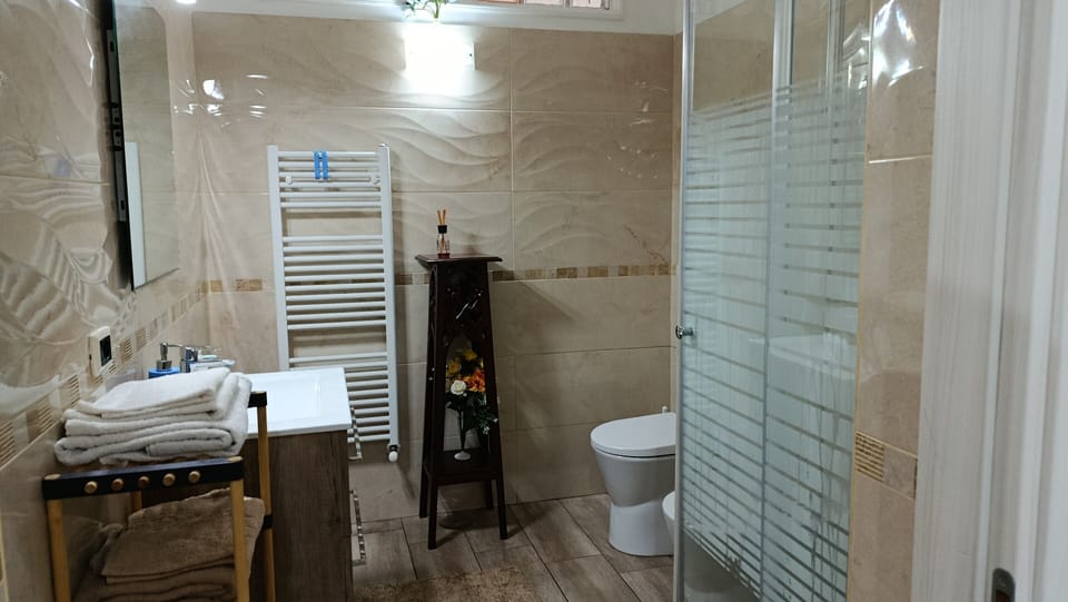 Comfort Room, Private Bathroom | Bathroom | Shower, free toiletries, hair dryer, bidet