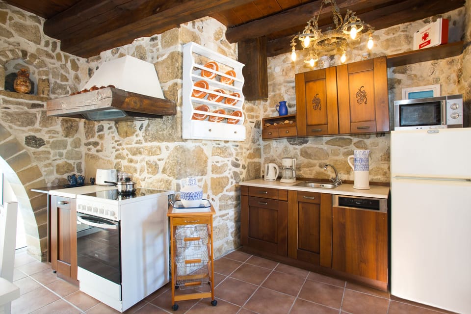 Villa, 2 Bedrooms | Private kitchen | Full-size fridge, microwave, oven, stovetop