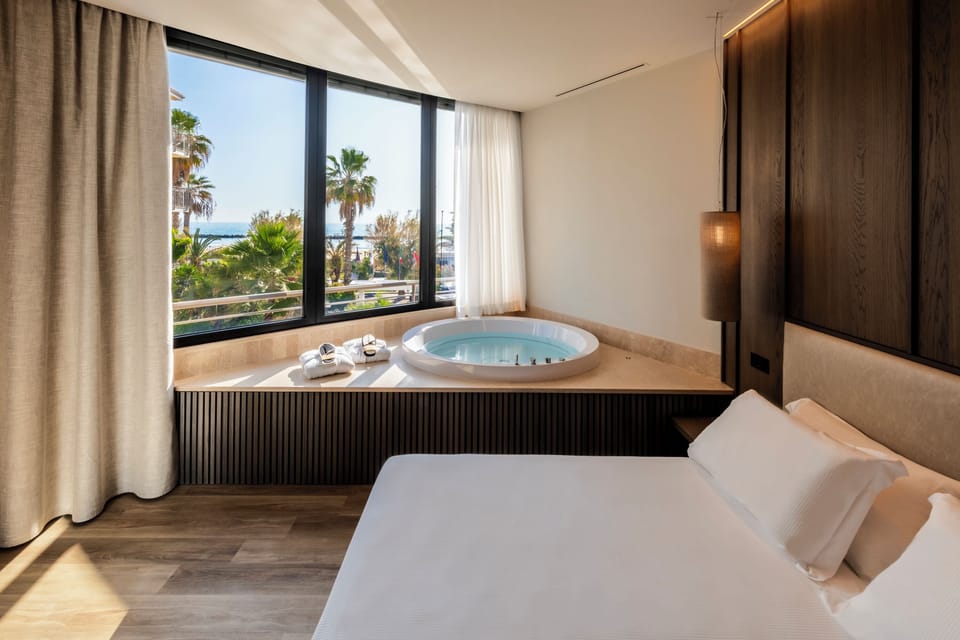 Deluxe Suite, Hot Tub | Premium bedding, minibar, in-room safe, desk