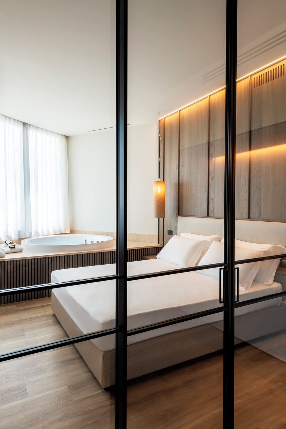 Deluxe Suite, Hot Tub | Premium bedding, minibar, in-room safe, desk