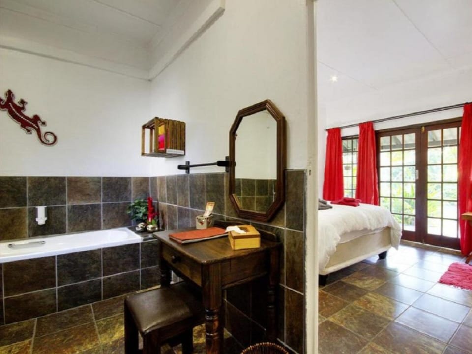 Family Quadruple Room, Garden View | Bathroom | Free toiletries, hair dryer, towels