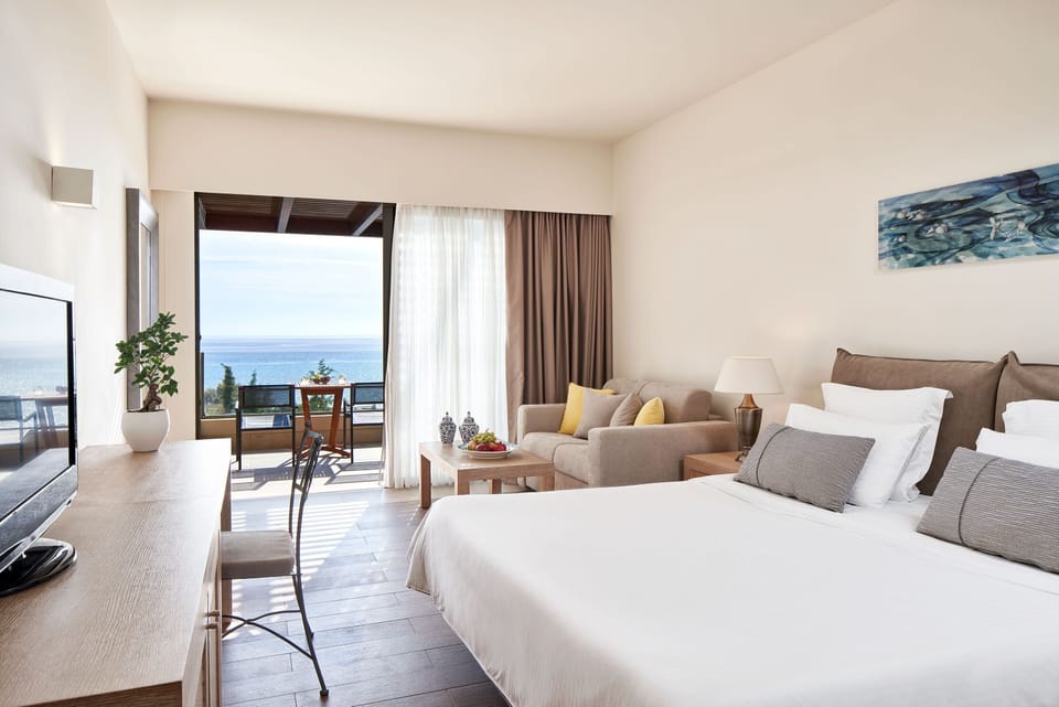 Premium Double Room, Sea View | In-room safe, soundproofing, WiFi (free), bed sheets