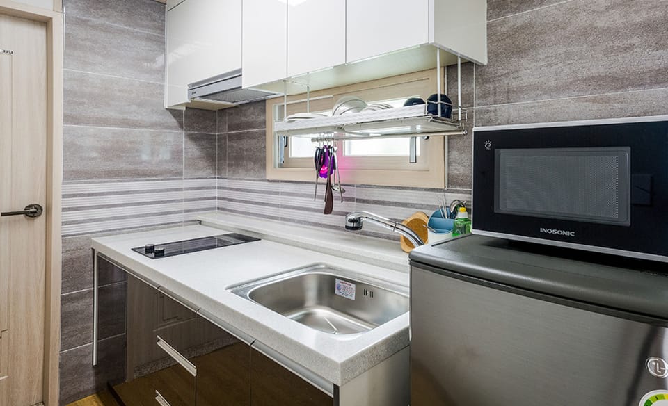 Family Room | Private kitchenette | Fridge, microwave, stovetop, electric kettle