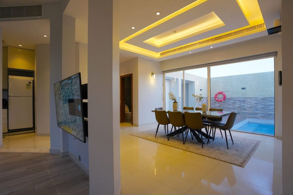 Family Villa, 1 Bedroom, Pool View, Poolside | In-room dining