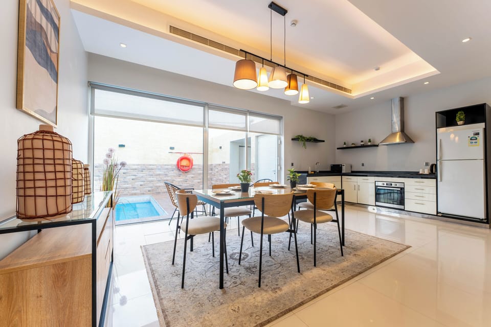 Family Villa, 1 Bedroom, Pool View, Poolside | In-room dining