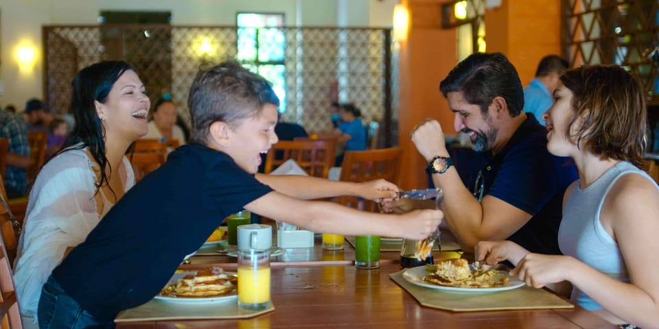 5 restaurants; breakfast, lunch, and dinner served