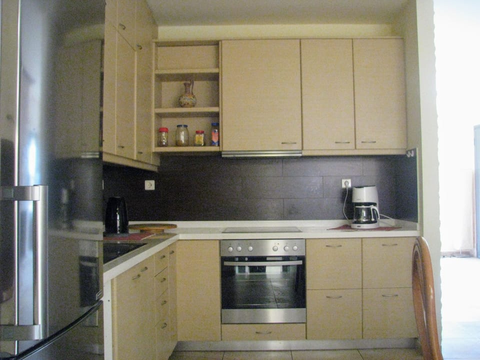 Villa | Private kitchen | Full-size fridge, microwave, oven, stovetop