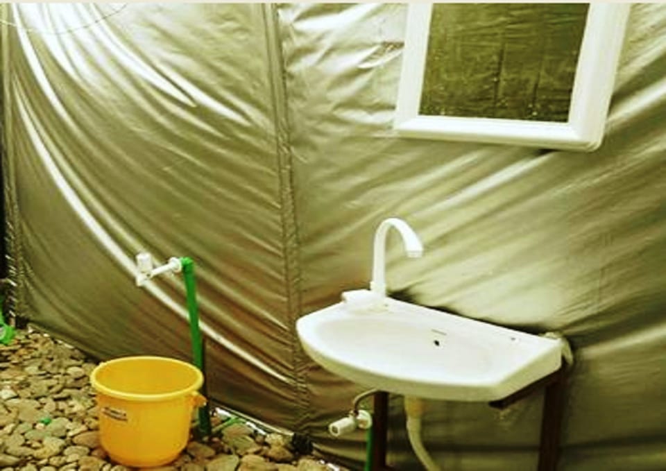 Standard Tent, 1 Double Bed, Garden View | Bathroom | Shower, free toiletries, slippers, towels