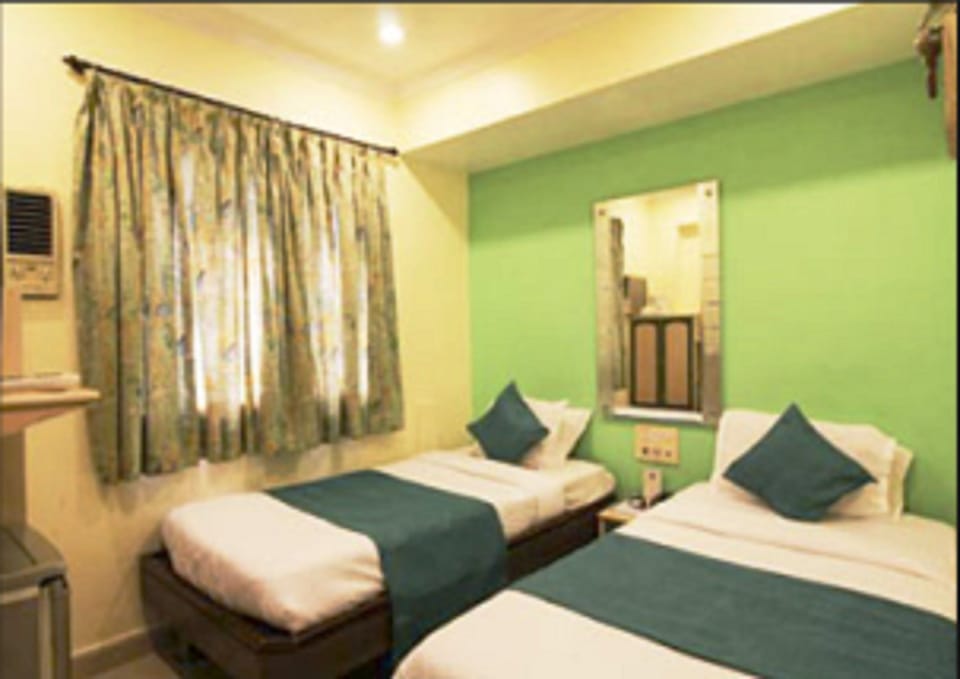 Deluxe Double Room, 1 Double Bed, Non Smoking, Mountain View | Desk, rollaway beds (surcharge), WiFi (free), bed sheets