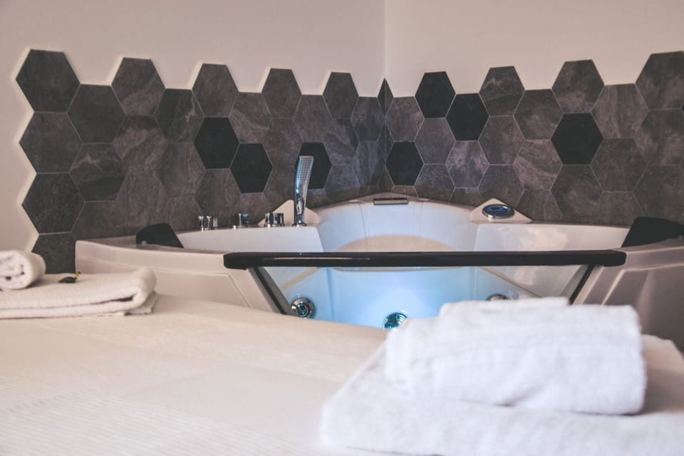 Double Room (Peonia) | 1 bedroom, desk, free cribs/infant beds, rollaway beds