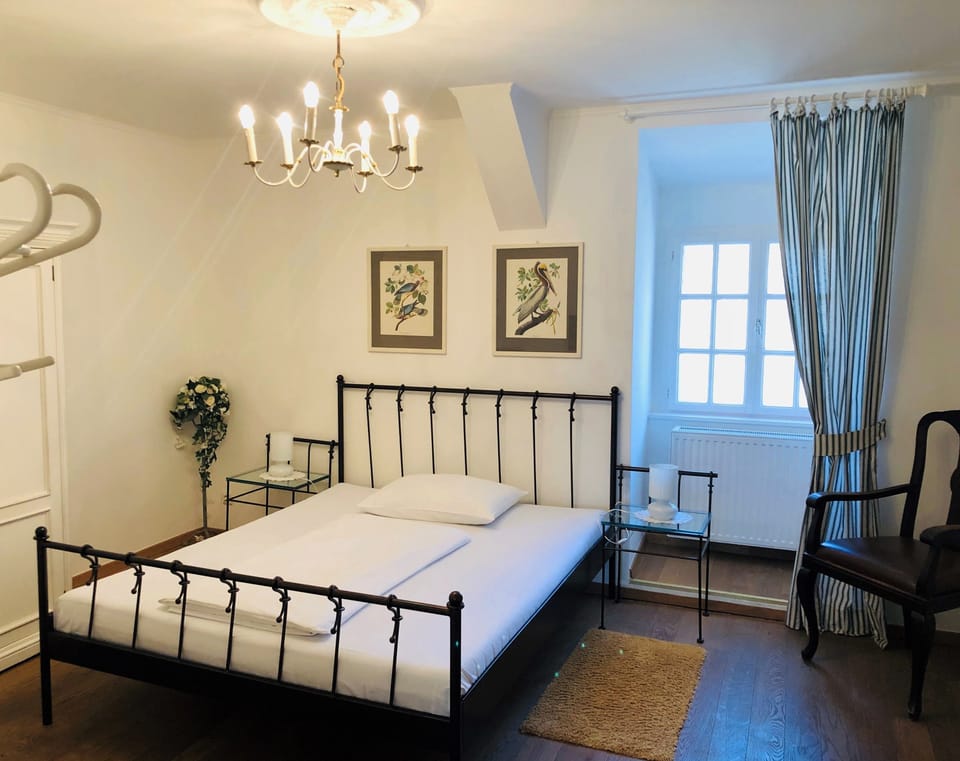 Single Room | Minibar, free cribs/infant beds, rollaway beds, free WiFi