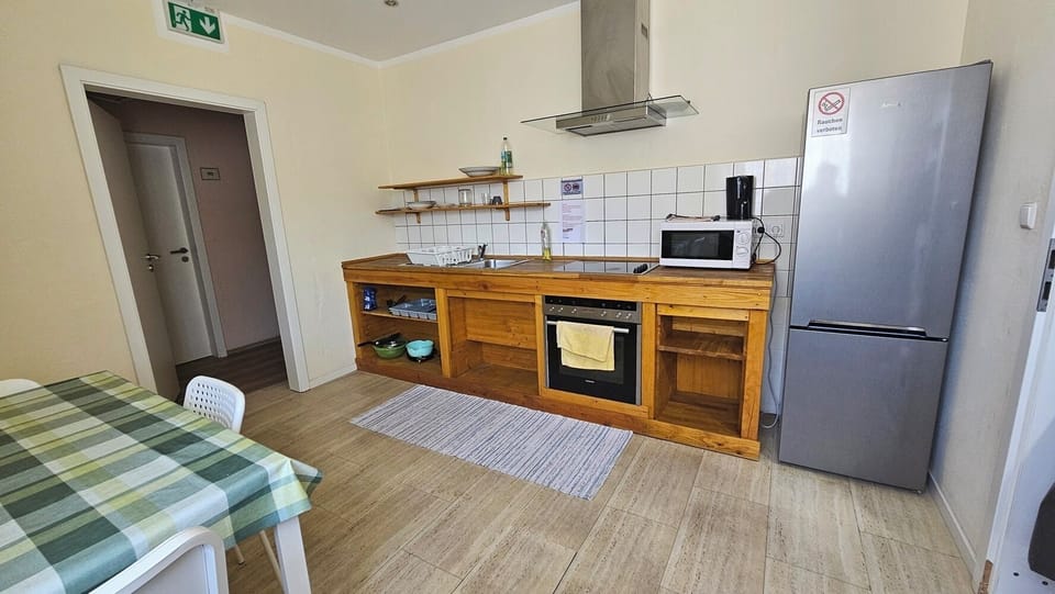 Triple Room, Shared Bathroom | Private kitchen | Microwave, stovetop, cookware/dishes/utensils