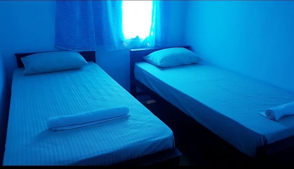 Triple Room, Smoking | In-room safe, free WiFi
