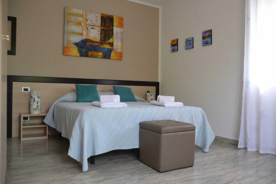 Deluxe Double Room, Garden View | Desk, free cribs/infant beds, free WiFi, bed sheets