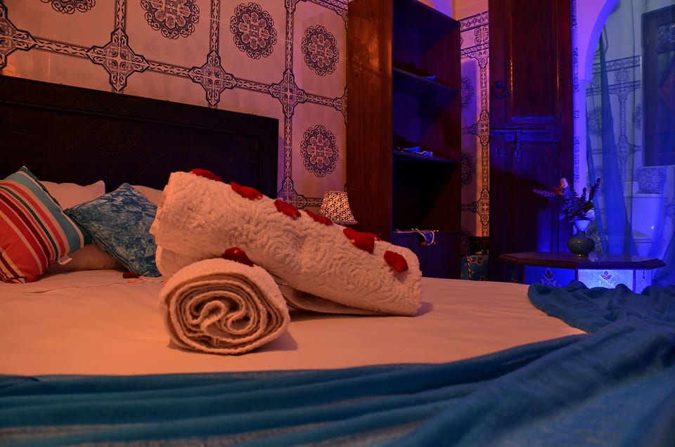 Standard Room, 1 Double Bed, Non Smoking (Bab Dar) | Individually decorated, individually furnished, iron/ironing board