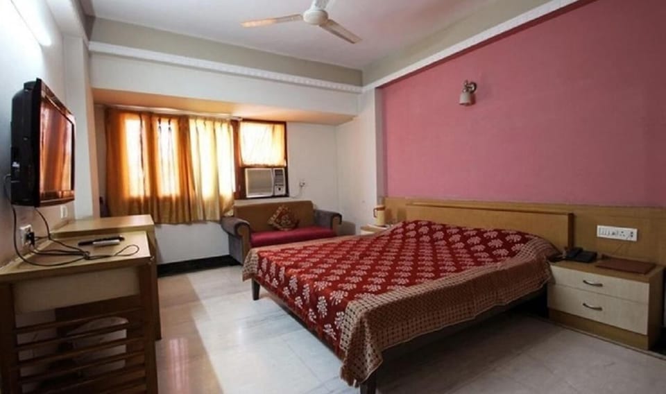 Rollaway beds (surcharge), bed sheets