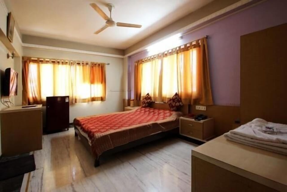 Rollaway beds (surcharge), bed sheets