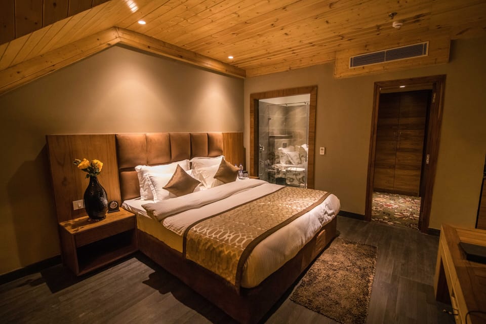 Free minibar items, in-room safe, individually furnished, desk