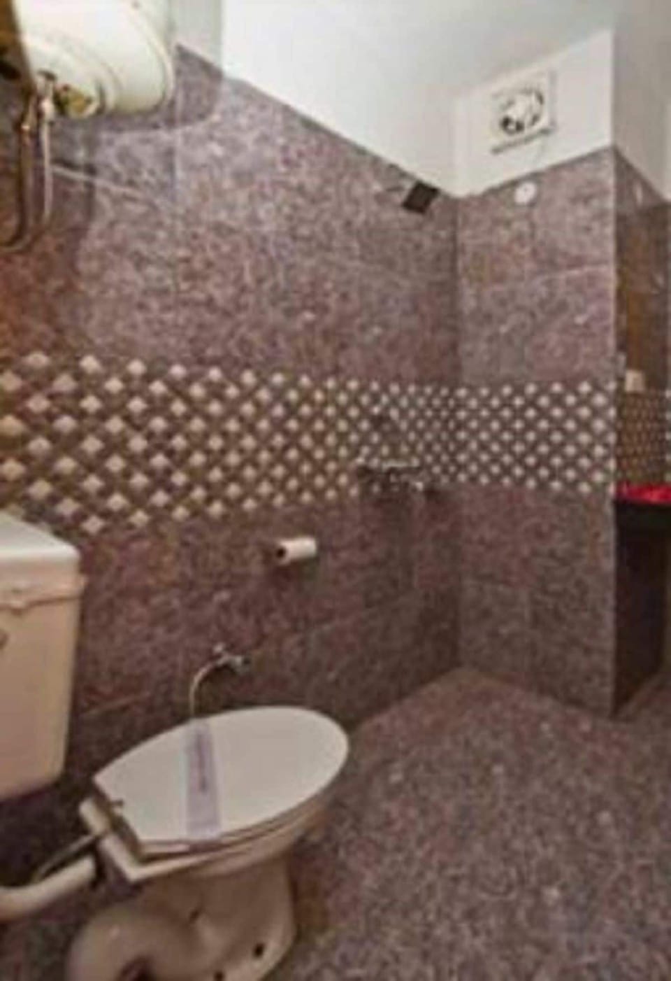 Shower, free toiletries, slippers, towels