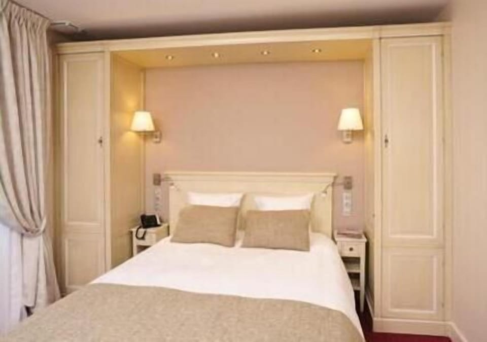 Individually decorated, individually furnished, desk, soundproofing