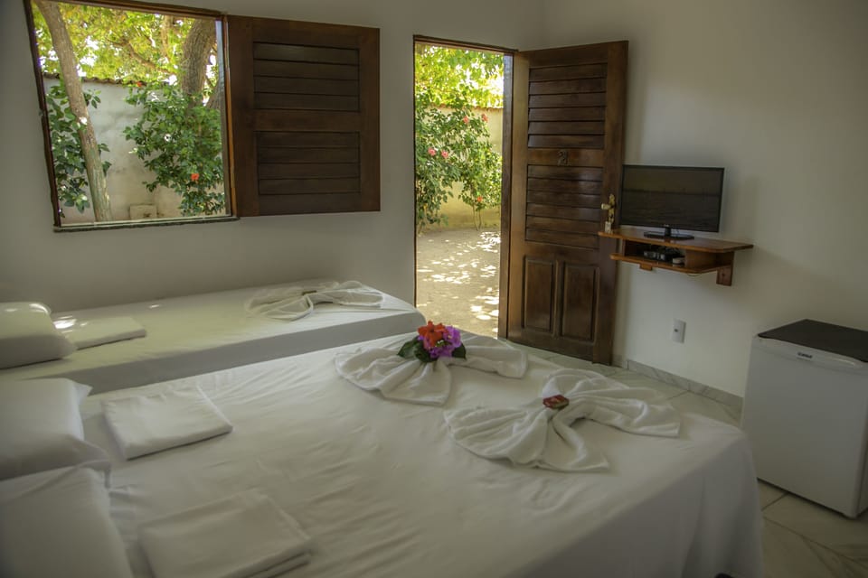 Triple Room | Minibar, desk, free WiFi, bed sheets